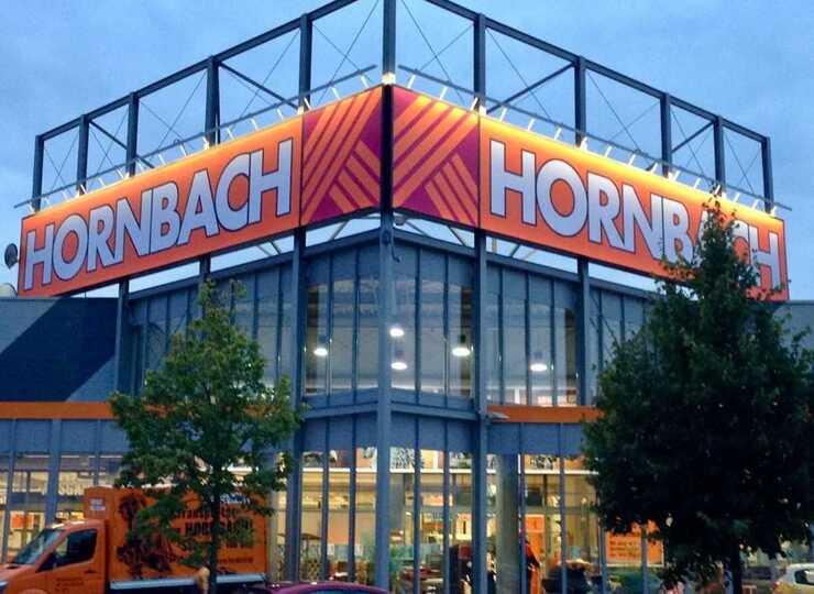 Světelná reklama pro Hornbach Lipsko 