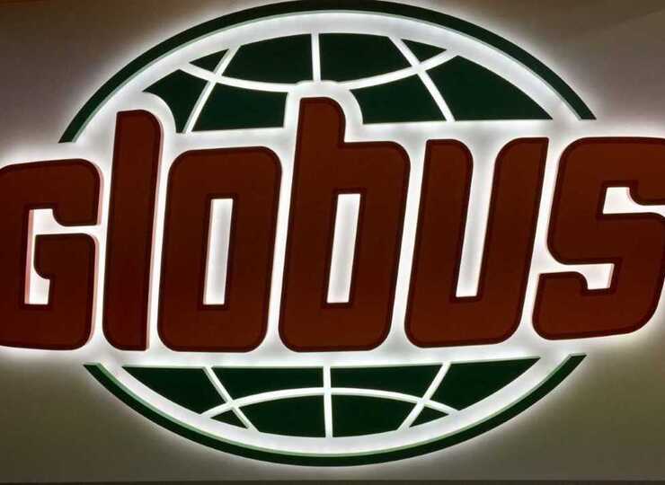 Světelná reklama - recepce Globus 